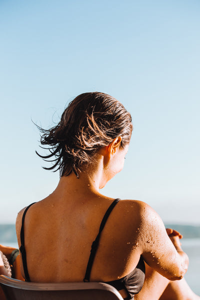 NOS MEILLEURS PRODUITS POUR DES CHEVEUX D'ÉTÉ SAINS